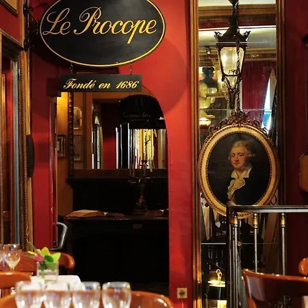 Cosy Next To The Champs-elysees Avenue! Paris